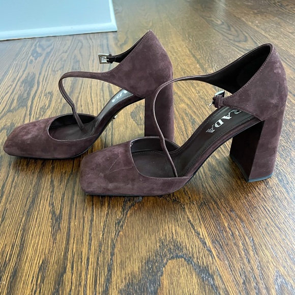 PRADA | Pump Suede Mary Jane Brown - Picture 2 of 7